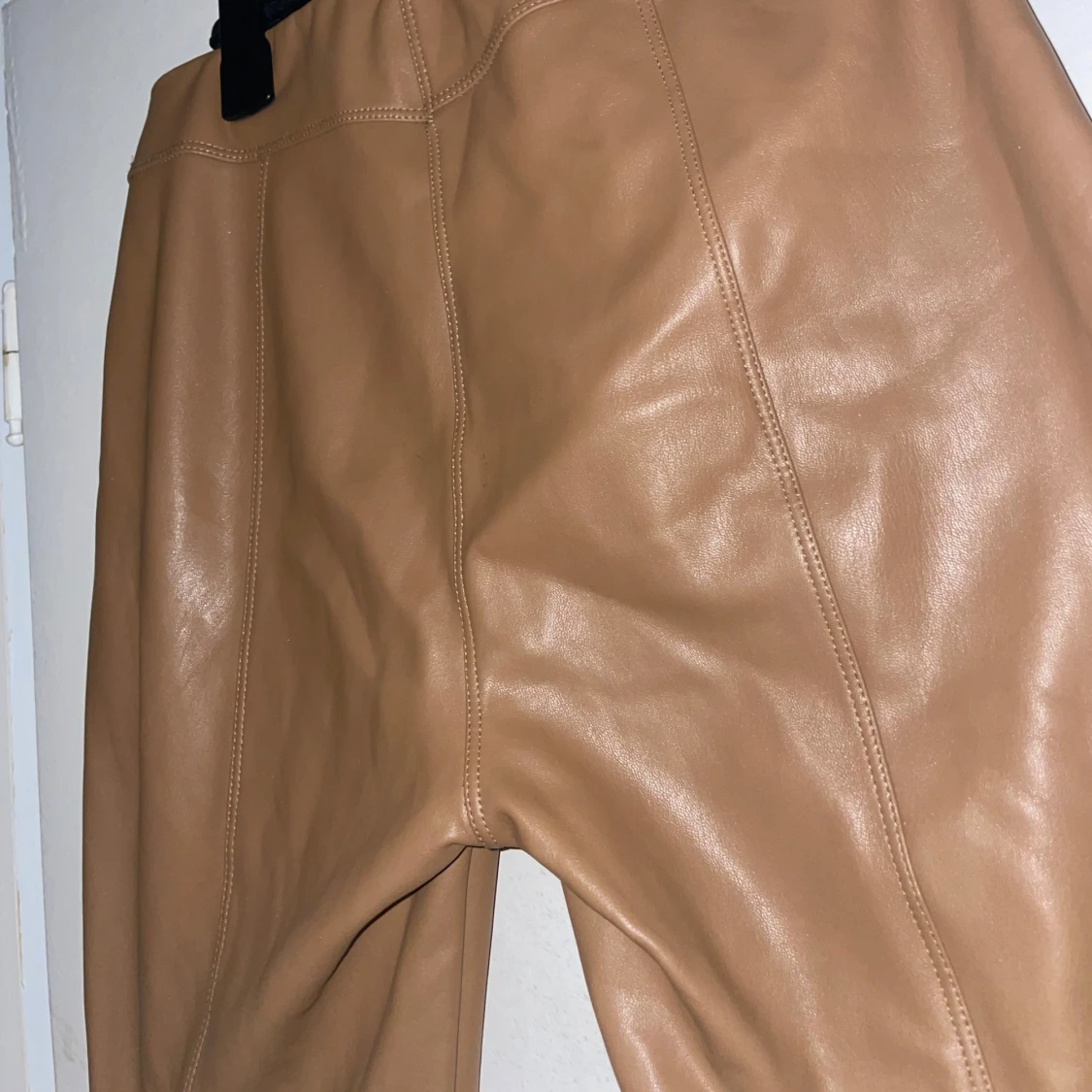 Beige skinnbyxor med dragkedja - 3