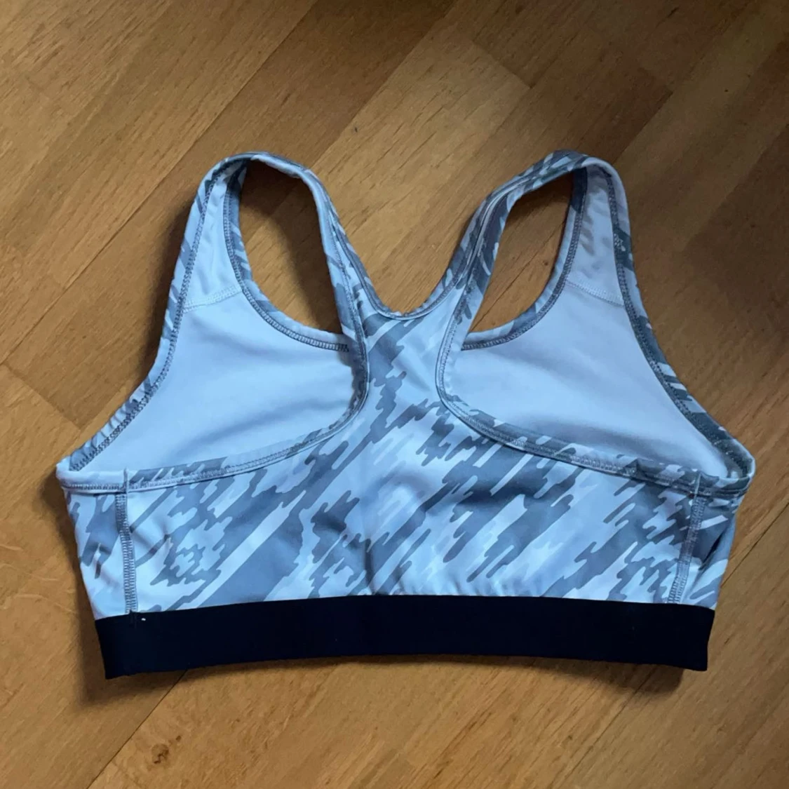 Grå sport-bh från Nike - 1