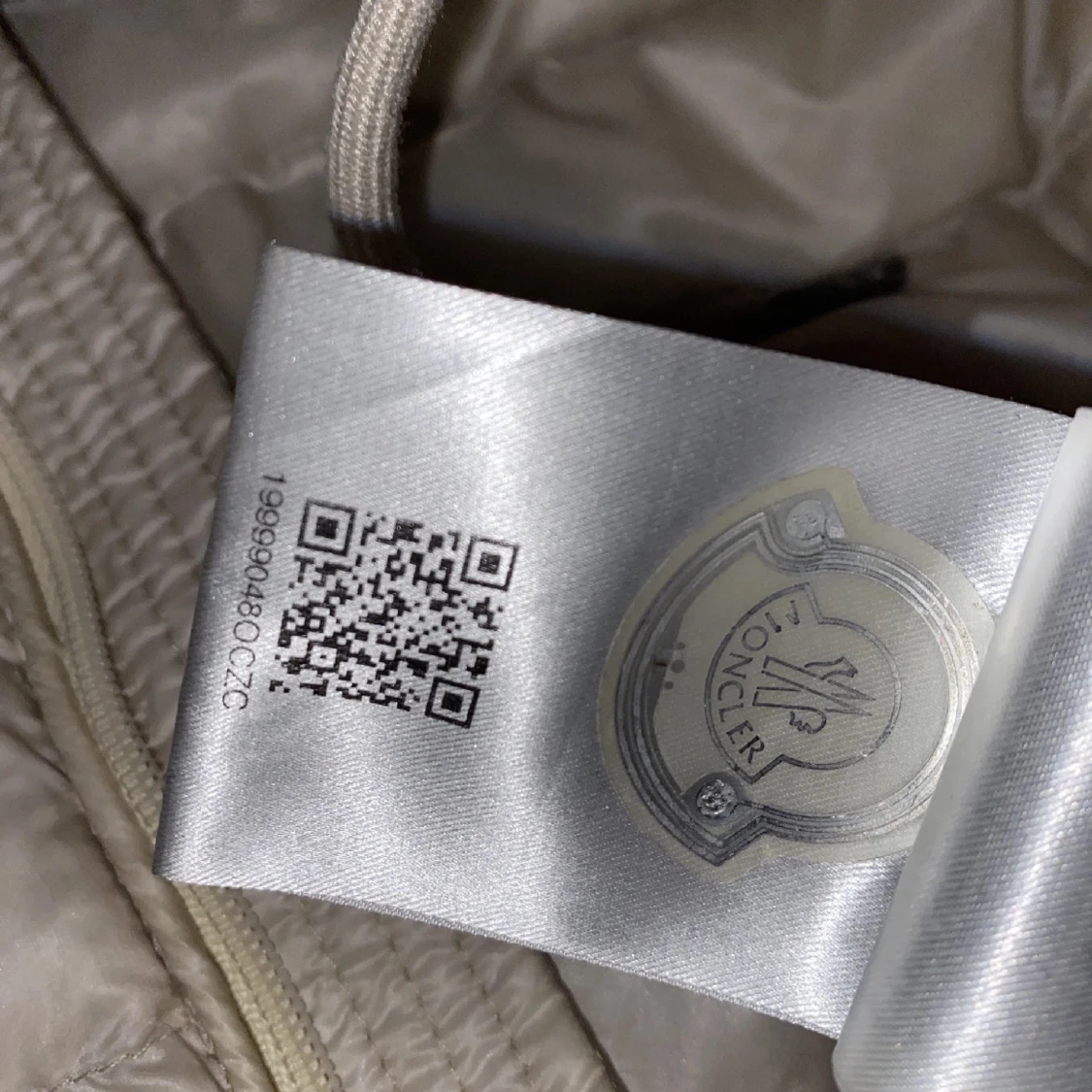 Beige dunjacka från Moncler - 2