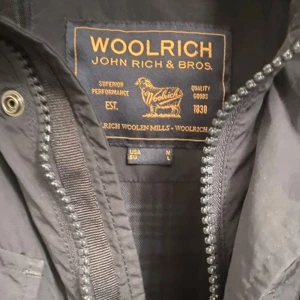 Woolrich | fieldjacket - Fieldjacket | Woolrich | Marinblå | Stl M/L | 185 cm & 72 kg på bilden | Nypris ≈ 4000 