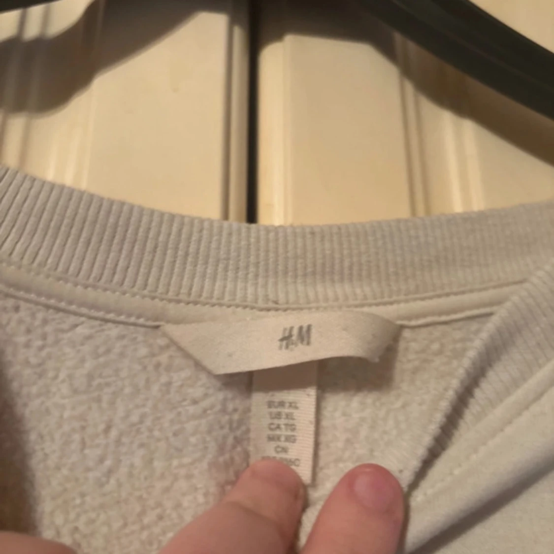 Vit sweatshirt från H&M med tryck - 1