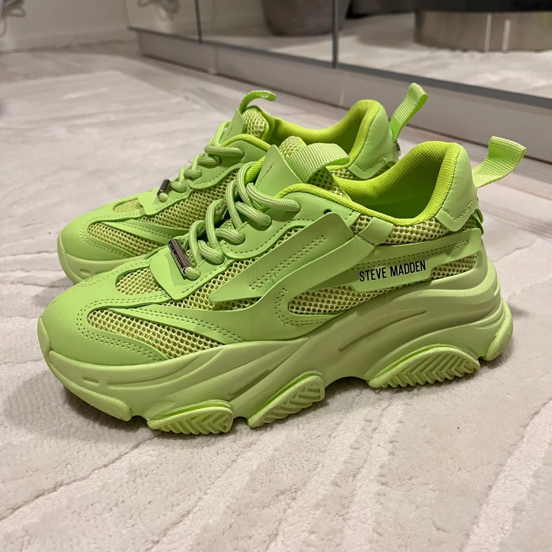 Limegröna sneakers från Steve Madden - 1