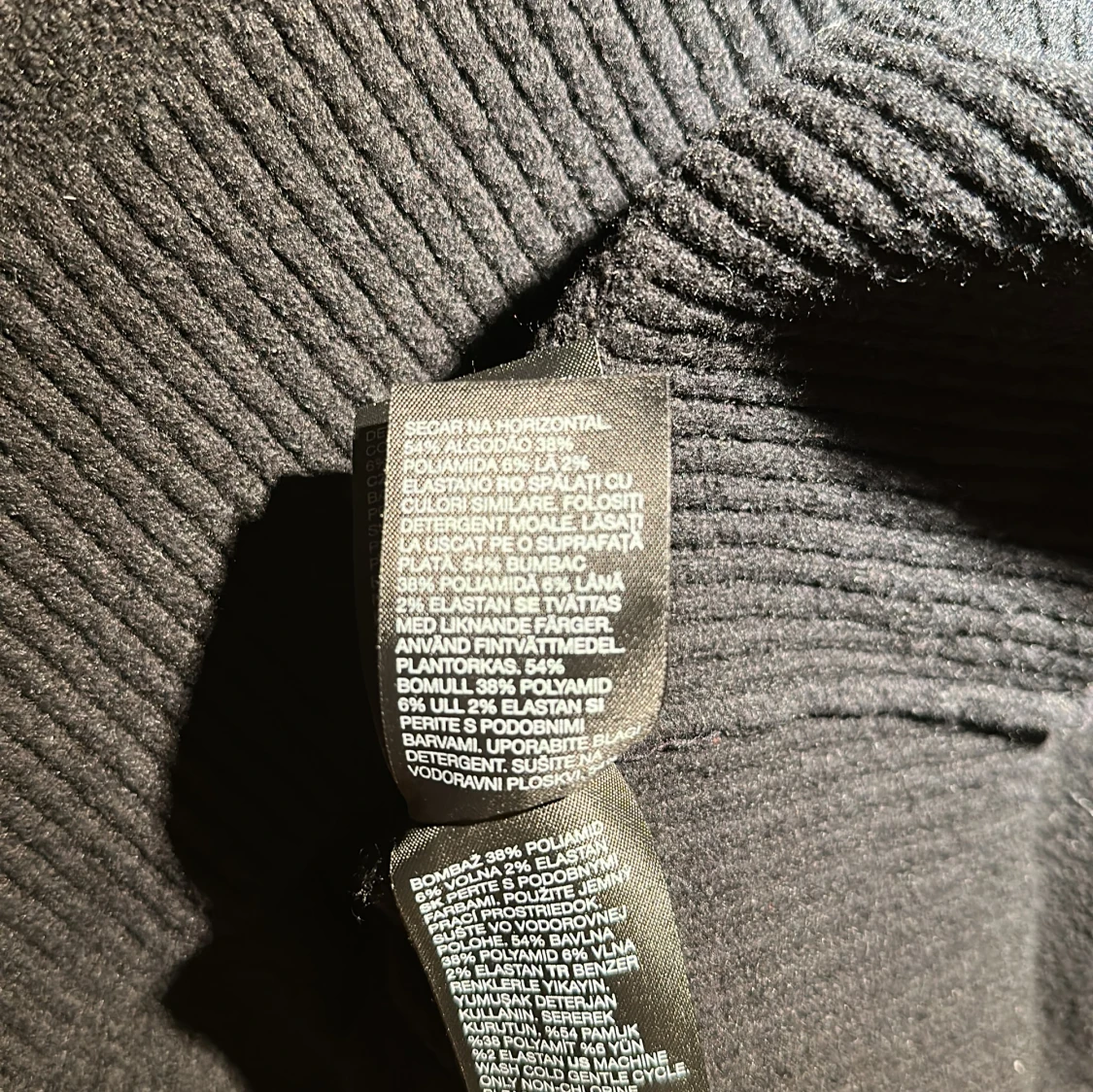 Svart stickad tröja från & Other Stories - 2