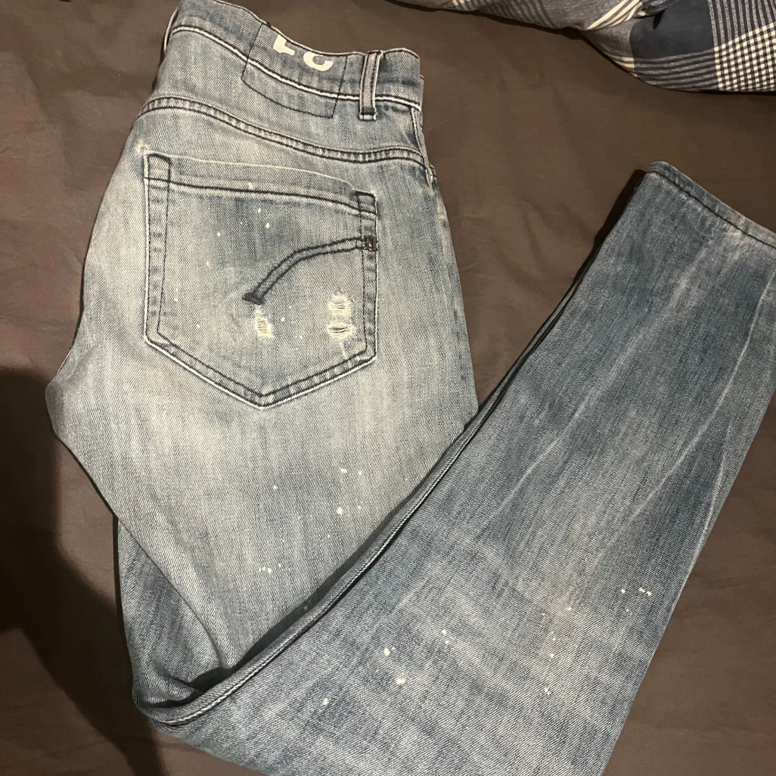 Blå jeans med slitningar från Dondup - 1
