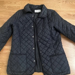 Jacka Vila - Super snygg quiltad jacka ifrån Vila.
