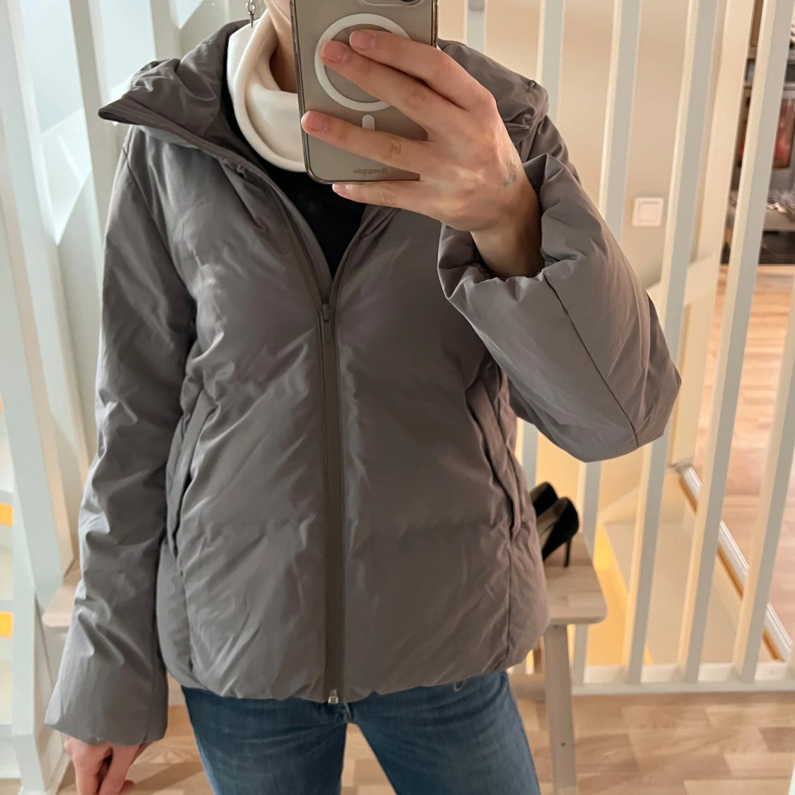 Grå pufferjacka från uniqlo