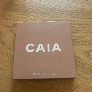Face Palette CAIA - Caia summer face palette, enbart testad