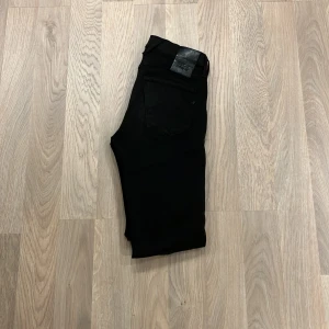 Replay anbass - Skit fet Replay anbass hyperflex som är i okej skick inga defekter nypris 2000 vårat pris 499 priset kan alltid diskuteras 🙌🏻Skulle rekommendera om du är 170-178 CM🙌🏻