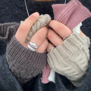 Handledsvärmare - Handledsvärmare i tre olika modeller i olika färger. Skriv vilken du vill köpa🤩🤩