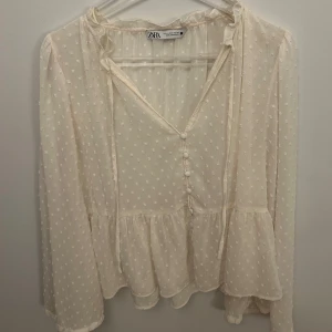 Zara blus knappt använd - Zara blus har typ aldrig använt 