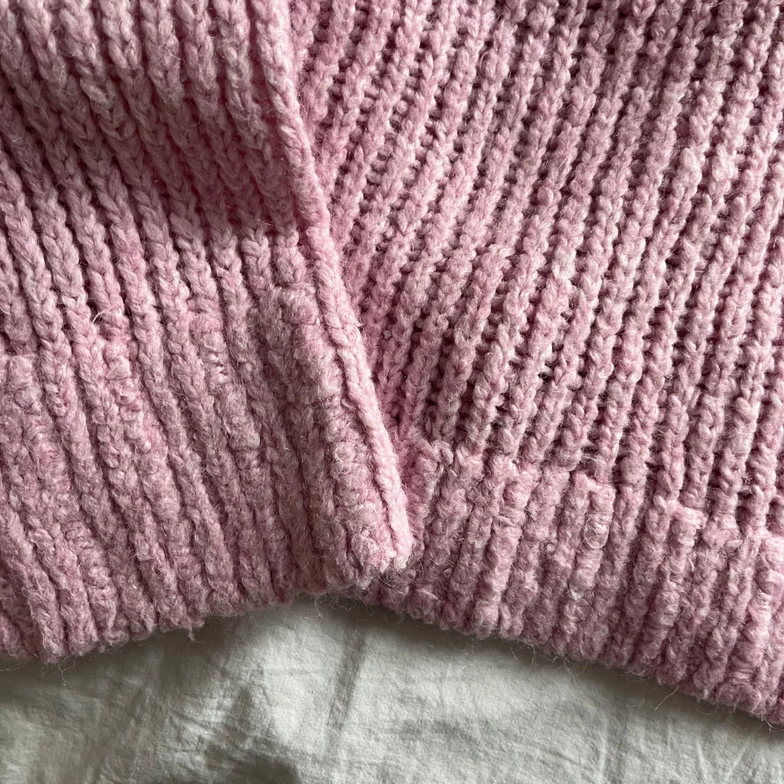 Rosa stickad tröja från Weekday - 91