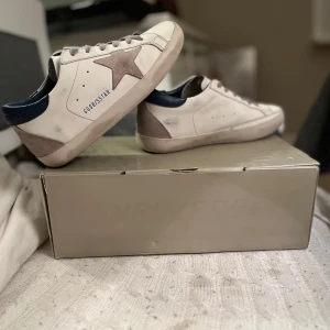 Golden goose skor  - Säljer helt nya golden goose skor i storlek 38. (HELT NYA)