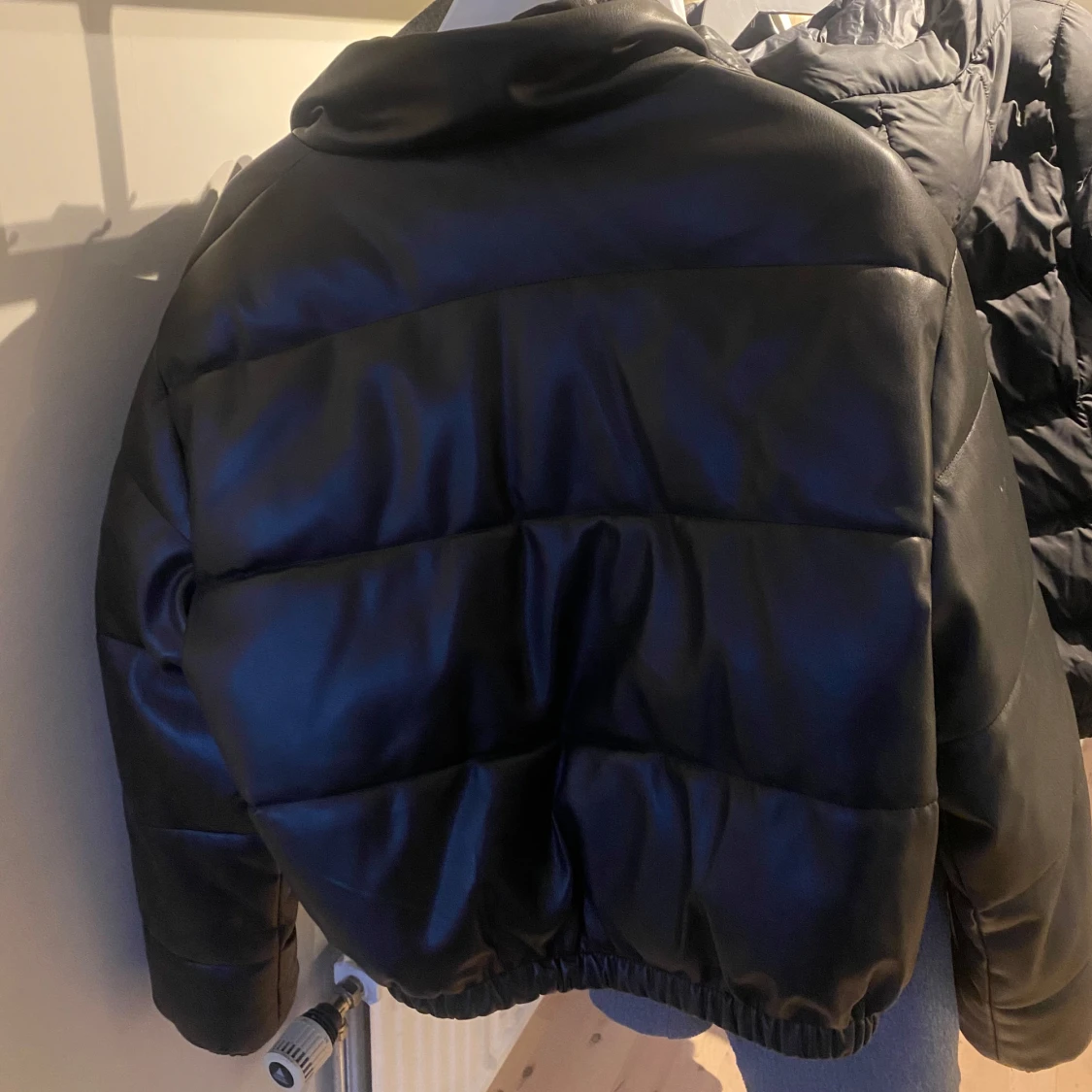 Svart pufferjacka från Zara - 91