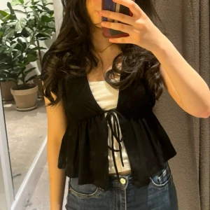 Gina topp - Helt ny, aldrig använd. Säljer nu för 120 då de är köpt för 260kr. I helt perfekt skick 💕storlek xs