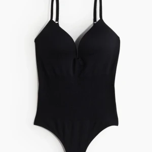 Svart body från H&M - SLUTSÅLD❗️Svart body från H&M, aldrig använd! Storlek S