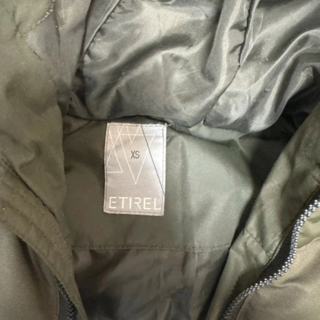 Olivgrön pufferjacka från Etirel - 92