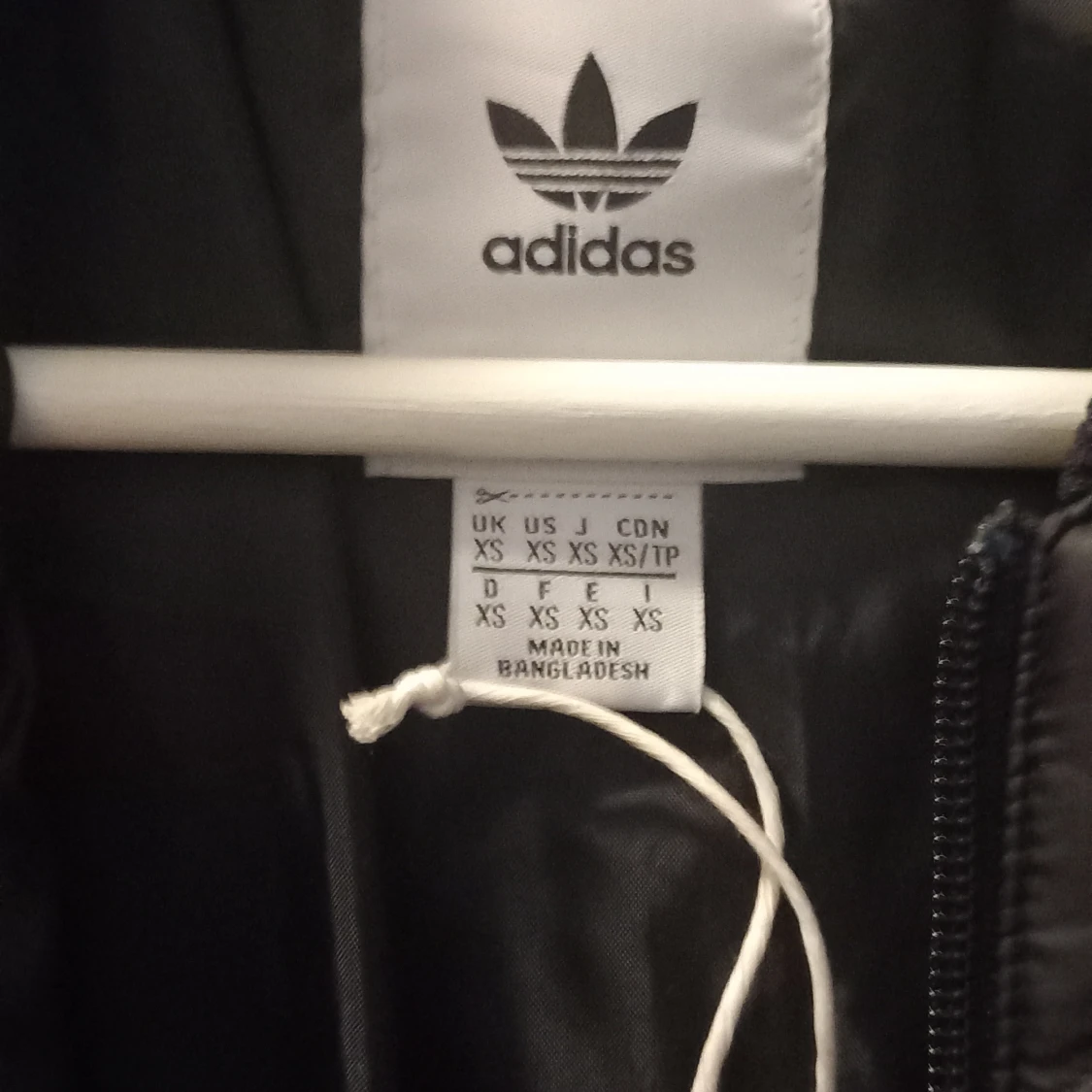 Svart quiltad bomberjacka från Adidas - 91