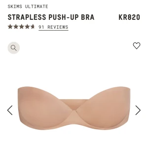 SKIMS strapless pushup-bh - Säljer beige axelbandslös push-up BH från Skims. Oanvänd med lappar kvar. Strl 34A säljer pg för liten (endast provad 1 gång). Nypris 820kr