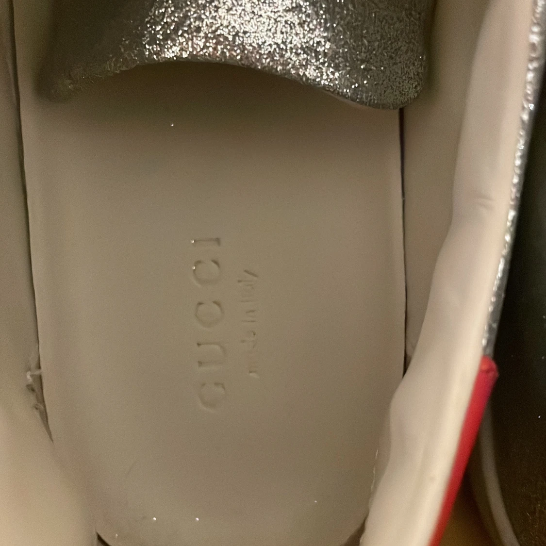 Glittriga sneakers från Gucci - 93
