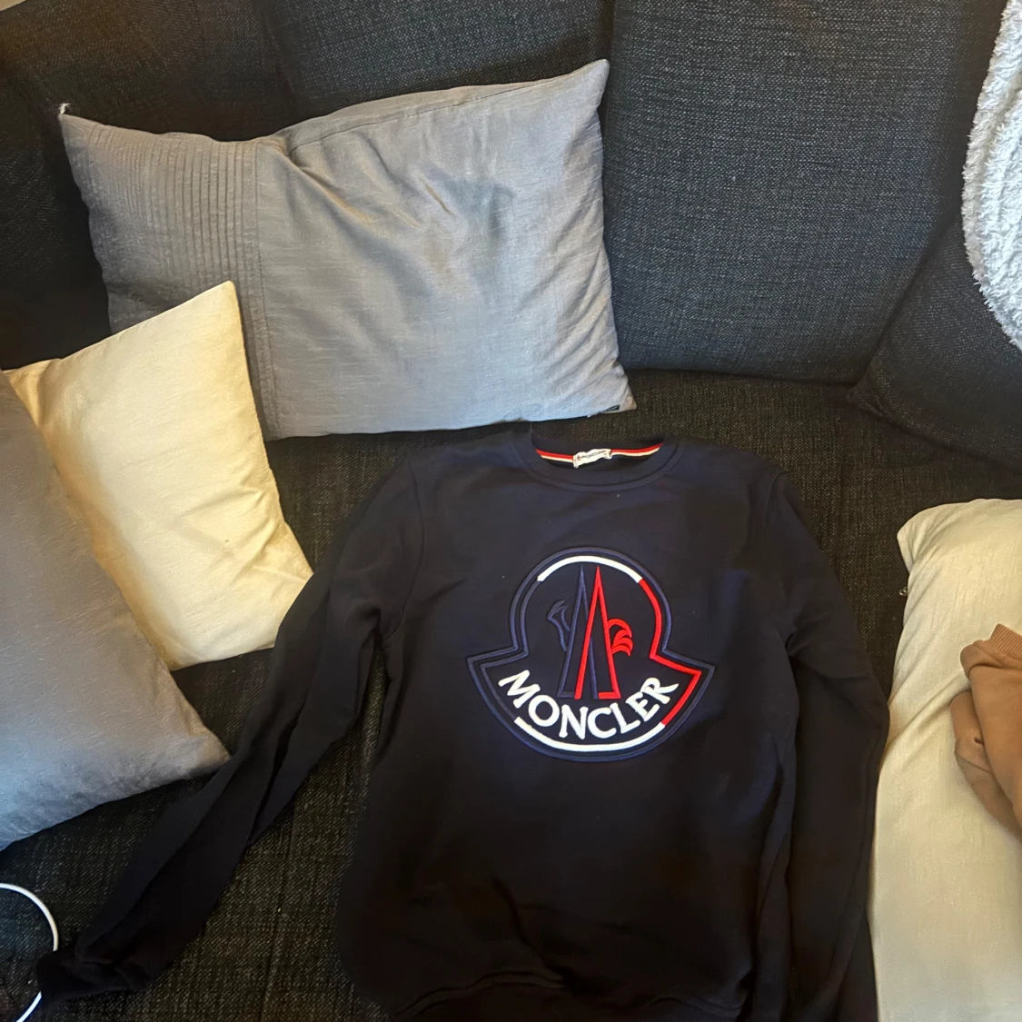 Svart långärmad tröja från Moncler