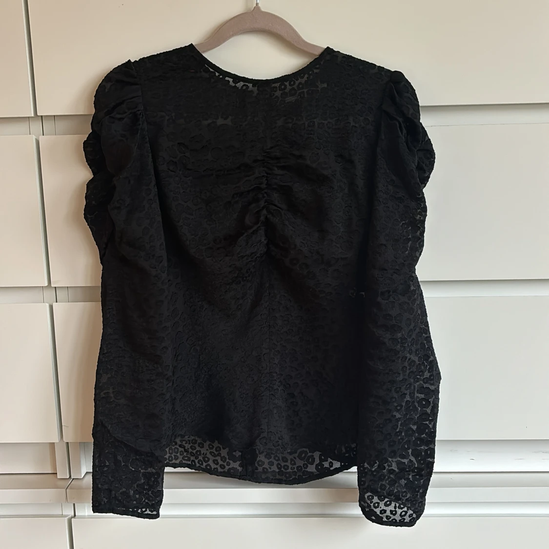 Svart blus från & Other Stories