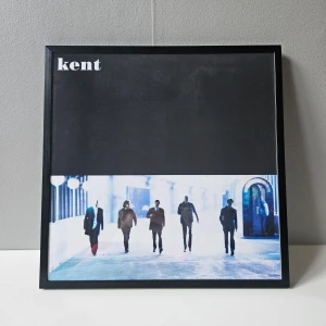 Kent - Albumaffisch, 31.5x31.5  - Kent - Kent albumaffisch, 31.5x31.5   Helt ny - Passar bra i IKEAs tavelram Lomviken!  Skickas i papprulle - Ramen ingår inte!