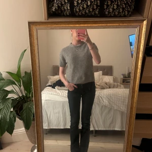 Stickad t-shirt💖💖 - Säljer denna as najss stickade t-shirten som passar så bra till allt.