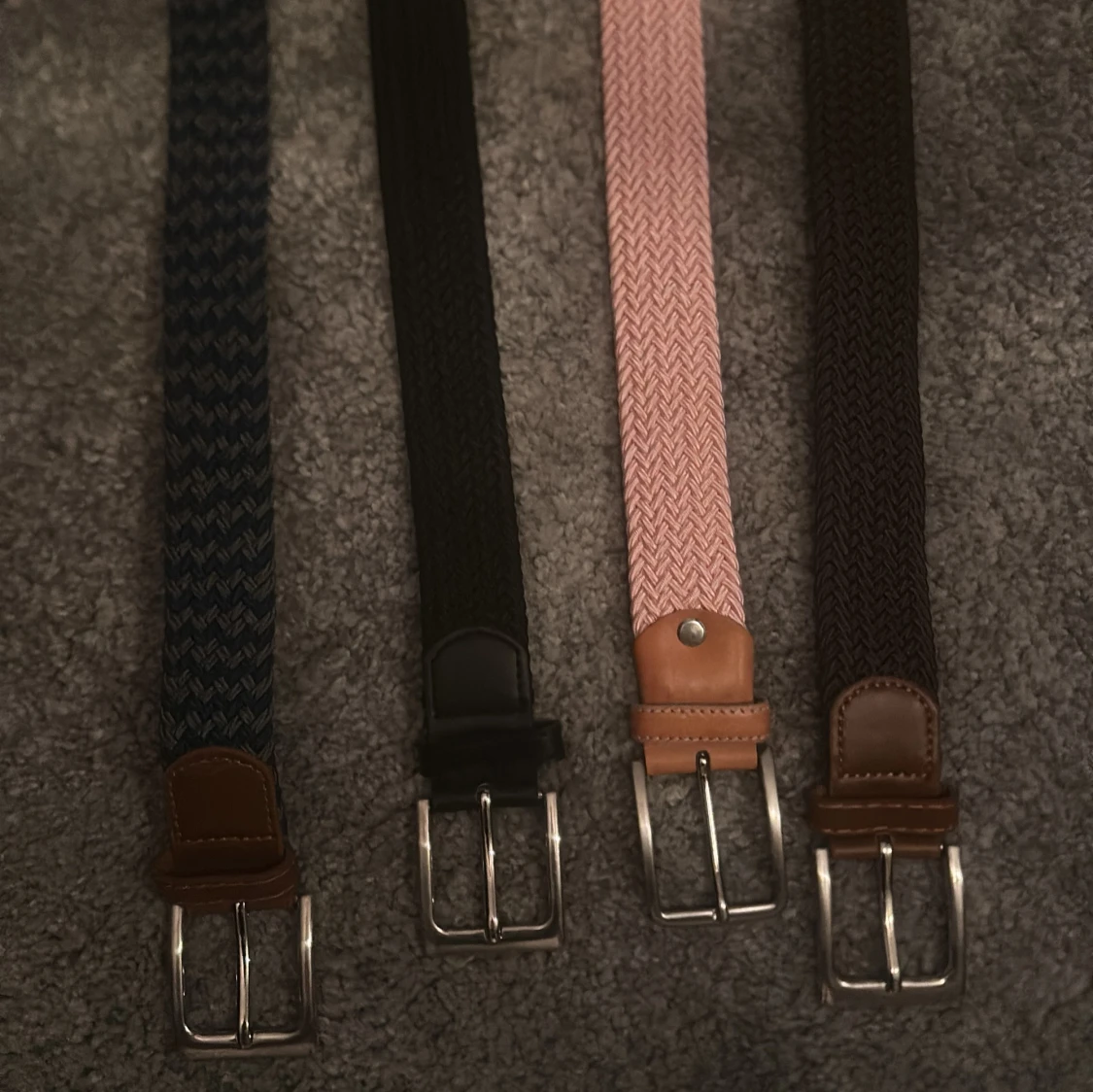 Fyra flätade bälten i olika färger - 1