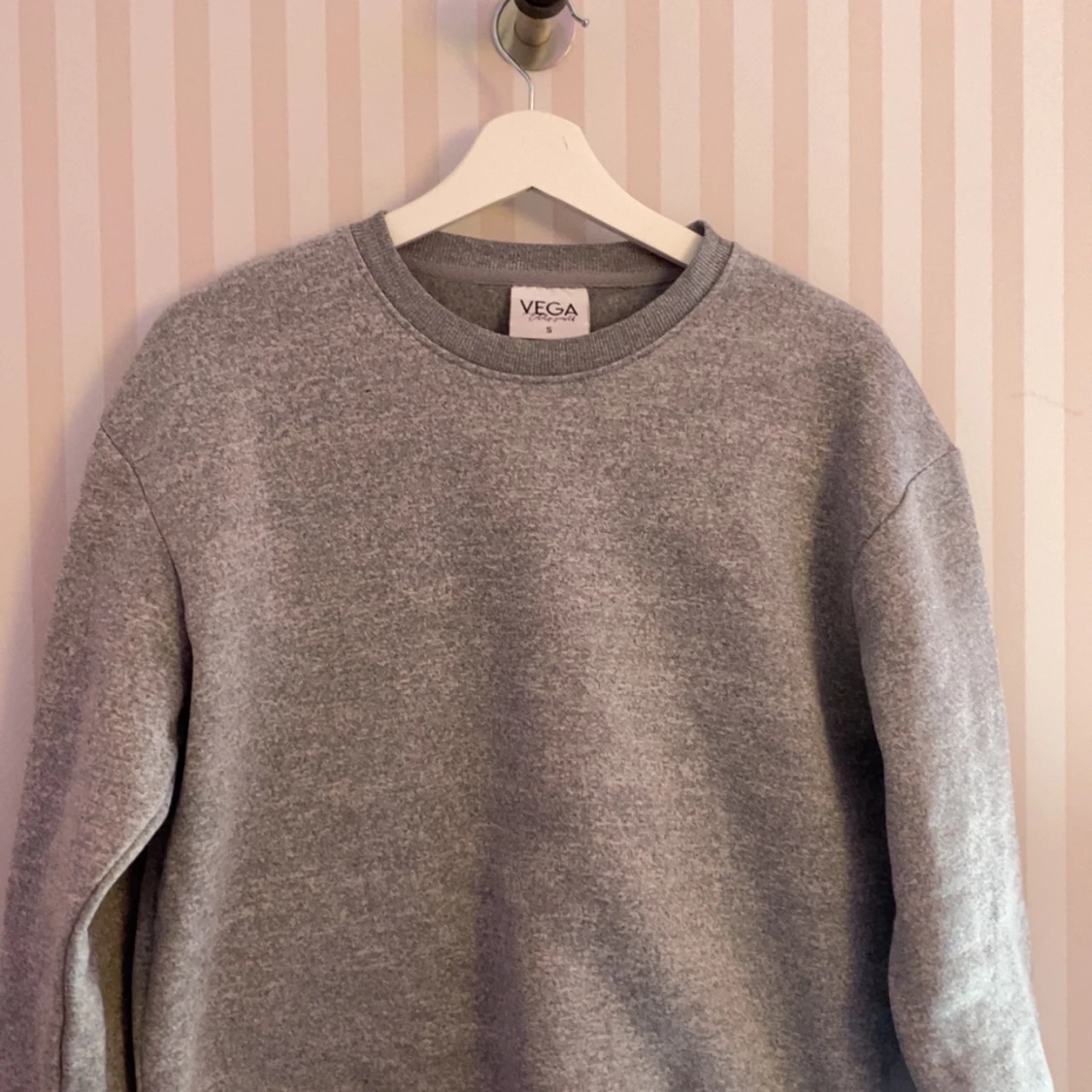 Grå tröja🤍