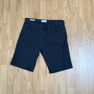 Svarta Jack & Jones shorts - Säljer nu dessa shorts då jag inte längre använder dem. Pris kan diskuteras