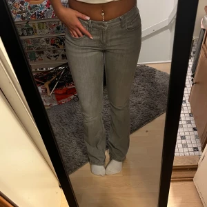 Bootcut jeans - Low waist bootcut jeans från gina trovot. Använda fåtal gånger🫶