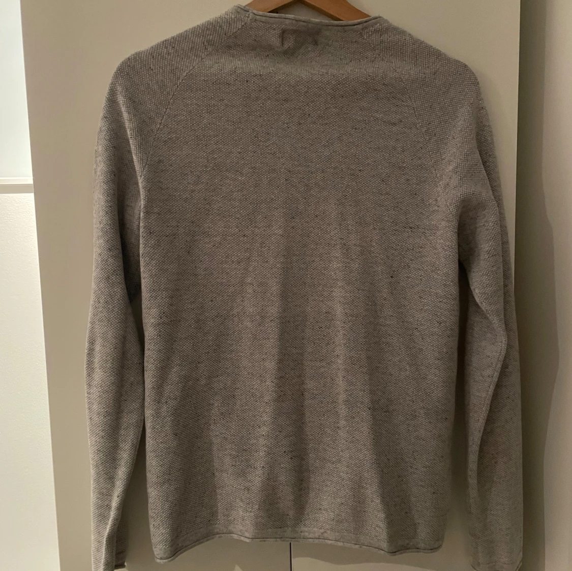 Grå långärmad tröja från Jack & Jones - 1