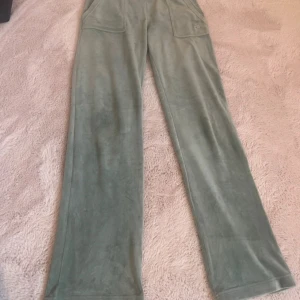 Juicy couture byxor - Jättefina juicy byxor aldrig använda i storlek S de ör i ljusgrön färg och ör superfina på 
