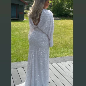 Balklänning  - Säljer min otroligt fina balklänning från asos. Använd endast på balen och kommer inte till användning mer. 💃🏻Slutsåld på hemsidan! 