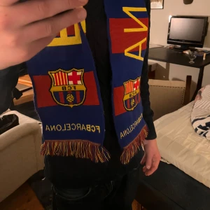Barcelona halsduk - En cool barcelona halsduk som är köpt i Spanien! 🇪🇸 