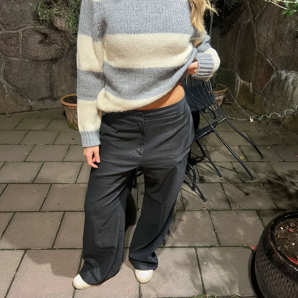 Jätte snygga oversized kostymbyxor som både går att klä upp och ner. Jeans & Byxor.