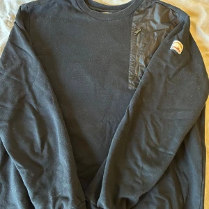 Paul Shark shirt  - Tröjan är i Storlek L men passar dig perfekt som är storlek M.  8/10 Condition