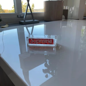 Supreme Tärningar - Hej! Säljer nu mina Supreme tärningar som jag köpte för ett antal år sedan. Vet inte riktigt vad de är värda så skicka ett prisförslag om ni är sugna.