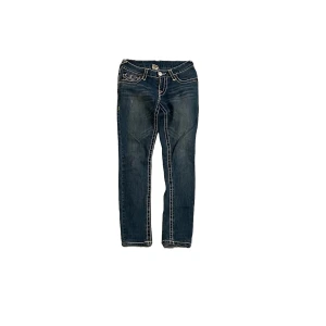 Lågmidjade True Religion Jeans - Size 27 - jätte lågmidjade - Kan göras om till bootcut lätt - Bra skick - jätte fin design på bakfickan😻 tveka inte på att skriva till mig ifall du har några frågor 🥰