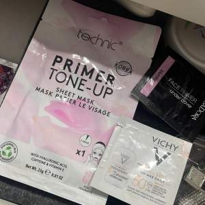 Tre olika testers, alla för 60 SPF 50+ vichy. Isadora face primer blurring under cover. Technic primer tone-up sheet mask.                   🥰🥰🥰🥰🥰🥰