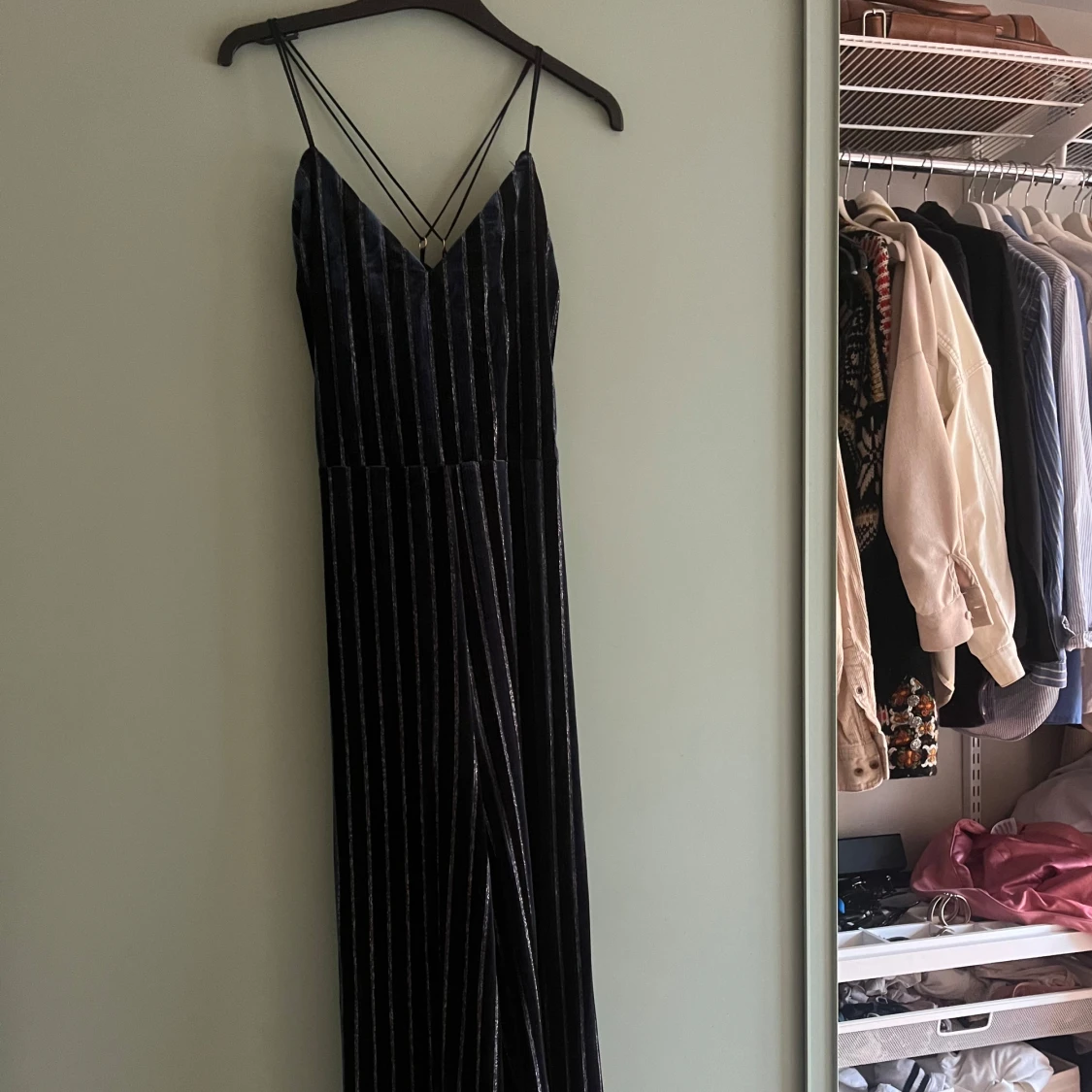 Blå- & svartglittrig jumpsuit i  - 91