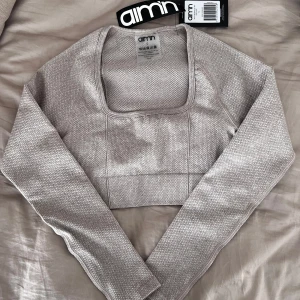 Helt ny träningsstopp  - Helt ny träningstopp från aimn, säljes då den är för liten för mig. 