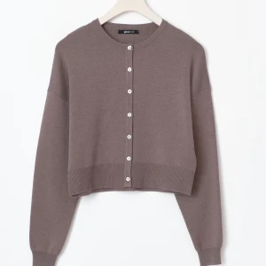 Stickad kofta Gina Tricot - Jätte fin stickad kofta från Gina Tricot. Kommer tyvärr inte till användning. Prislapp kvar.  Slutsåld online  Storlek S