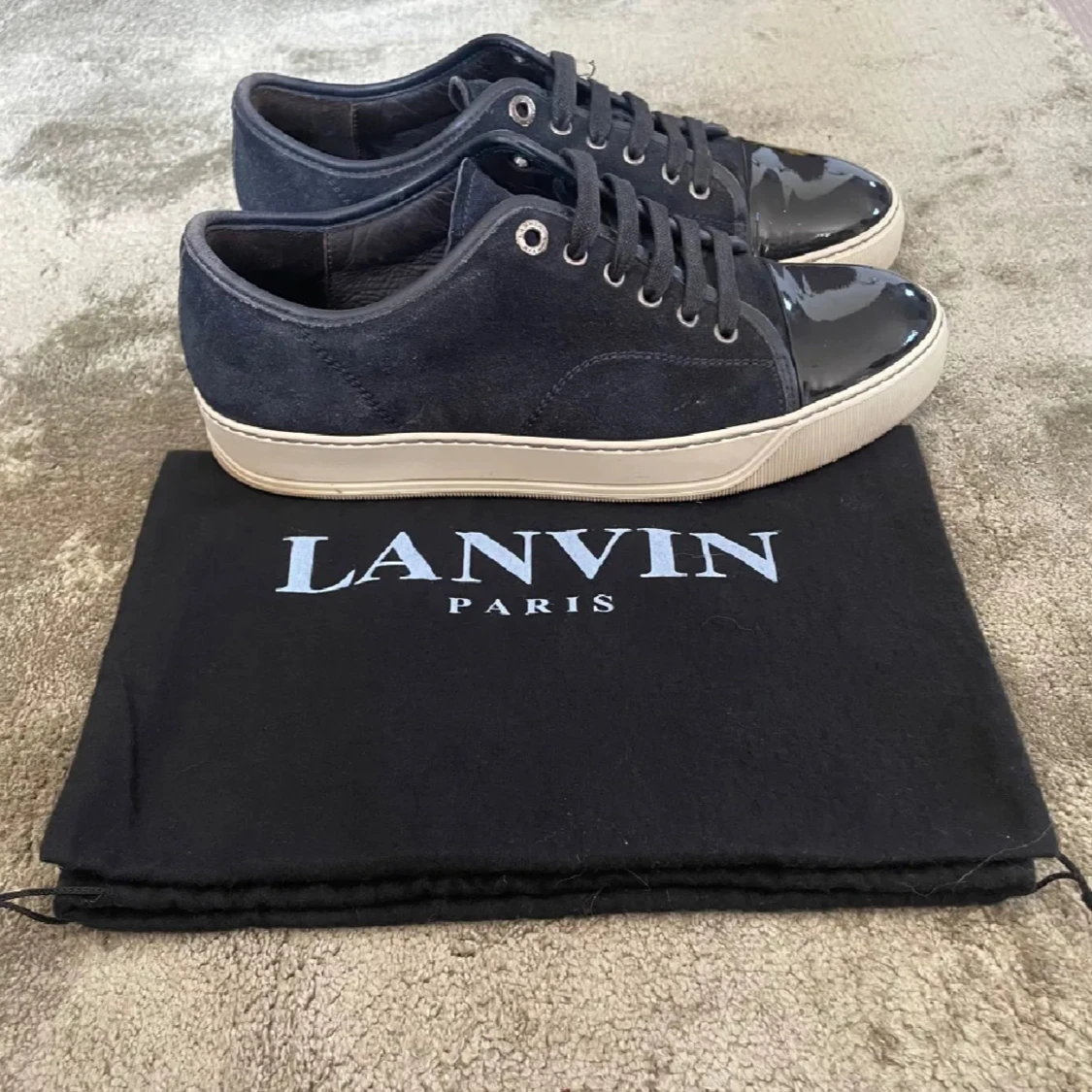 Mörkblå sneakers från Lanvin