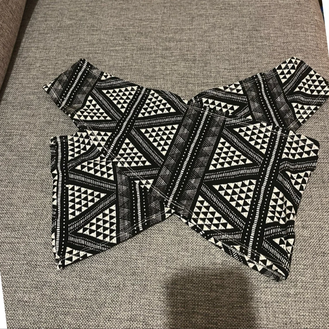 Svartvit mönstrad klänning från Gina Tricot