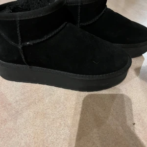 Uggs - Super fina vinterskor från leather 💗