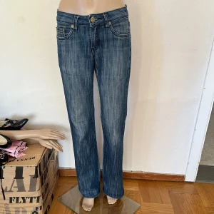 Miss baby jeans raka lösa - Se bilder