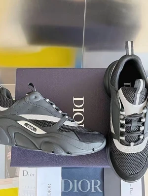 Svarta b22 sneakers - En snygg svarta b22 helt nya 