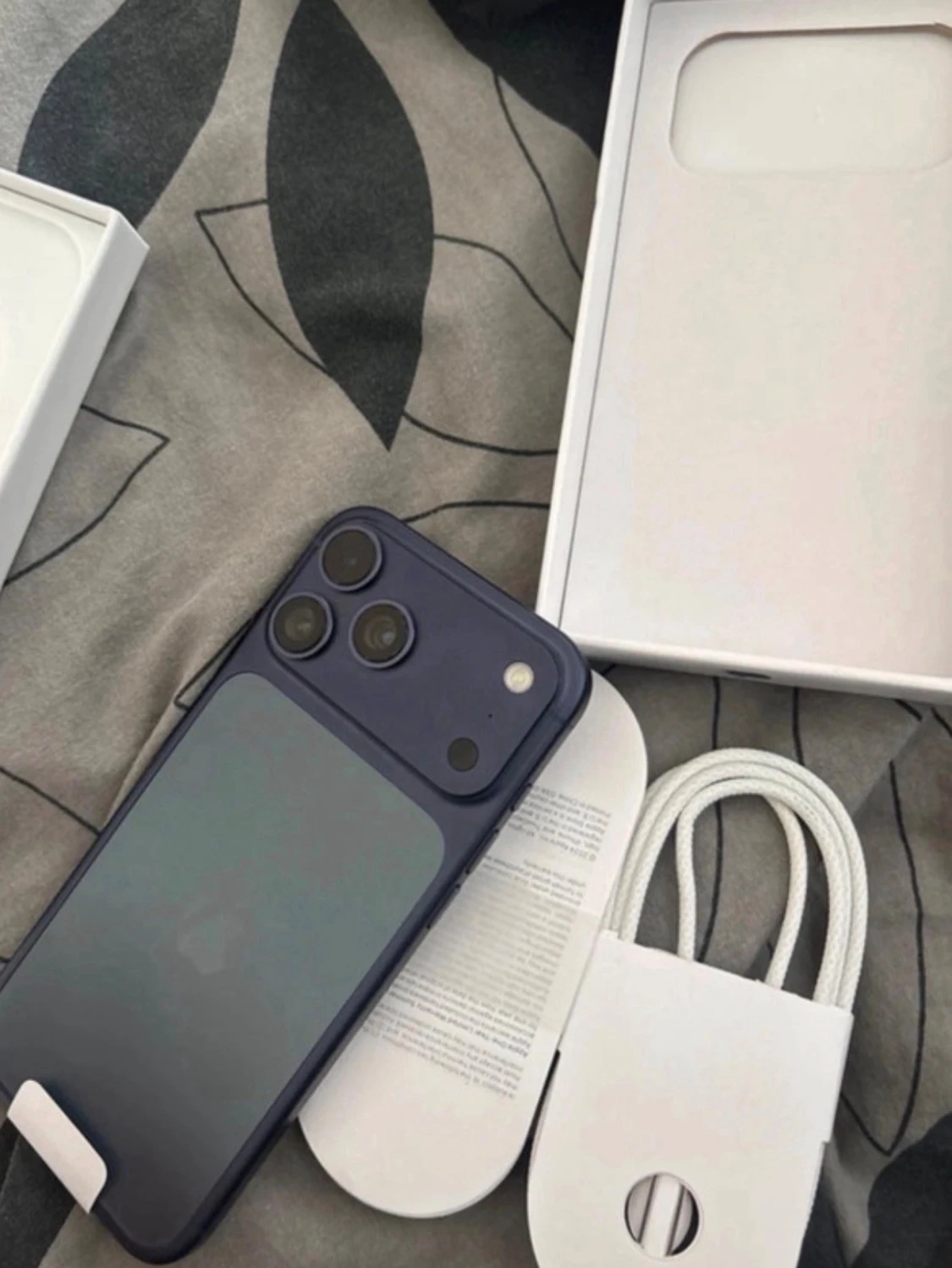 Iphone 17 PRO max  - 3
