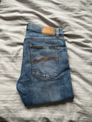 Nudie jeans  - Snygga Nudie jeans i modellen Lean Dean. Skulle säga att de är en slim modell. De har inga defekter överhuvudtaget 